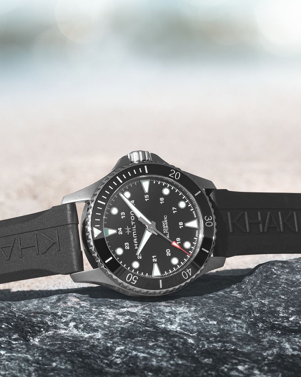 dong ho lan hamilton khaki navy scuba 43mm moi 2021