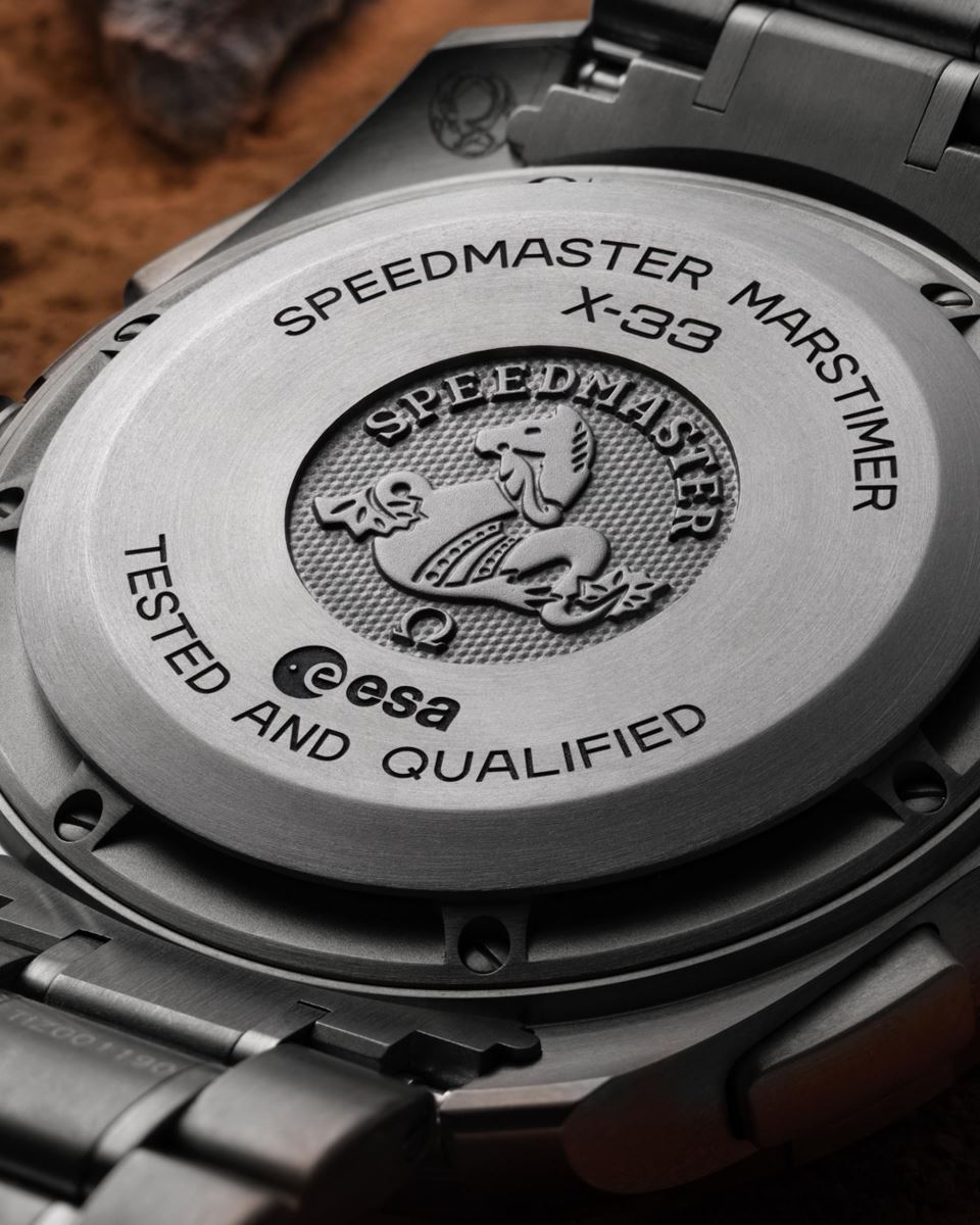 mặt sau speedmaster sao hỏa 2022