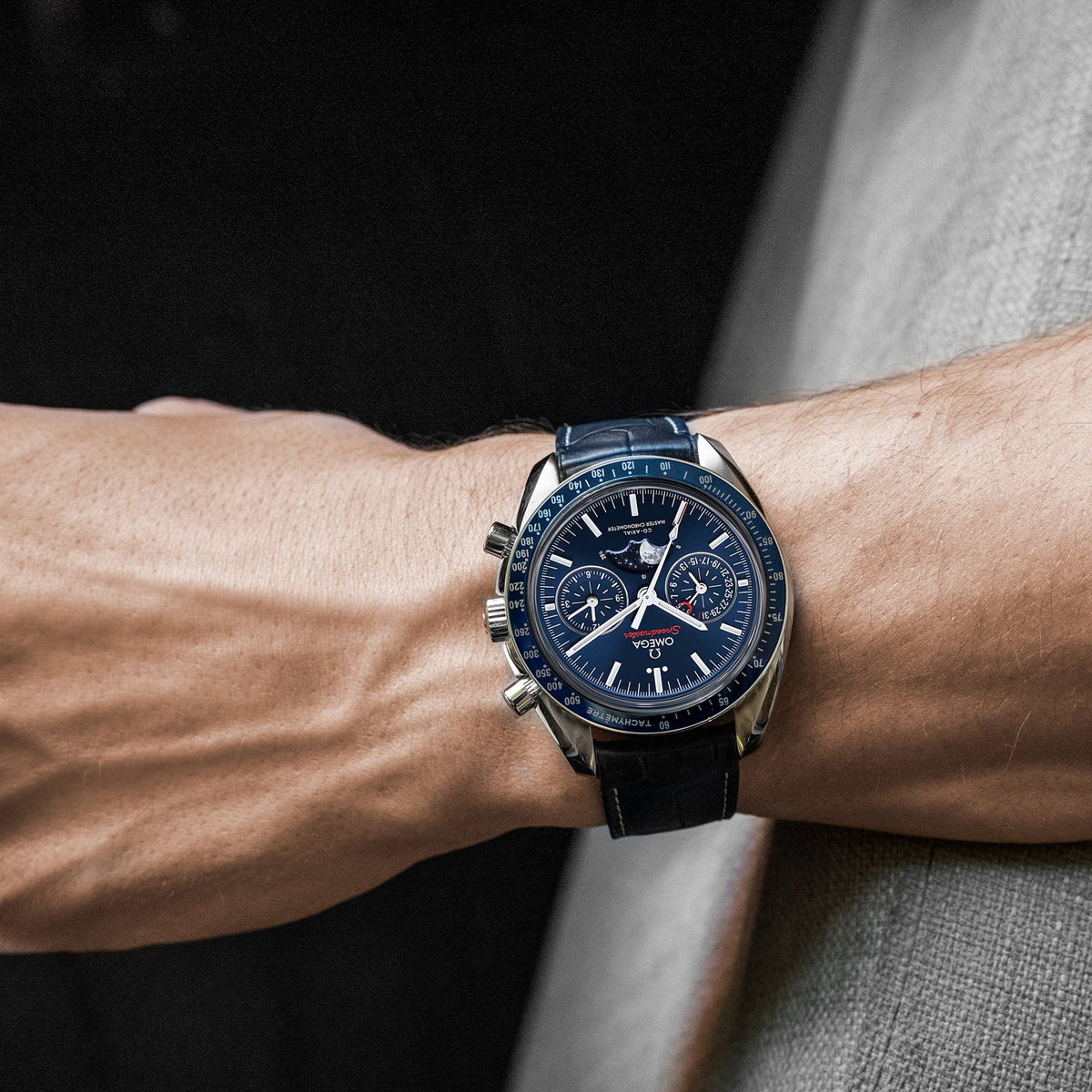 đồng hồ omega speedmaster moonphase