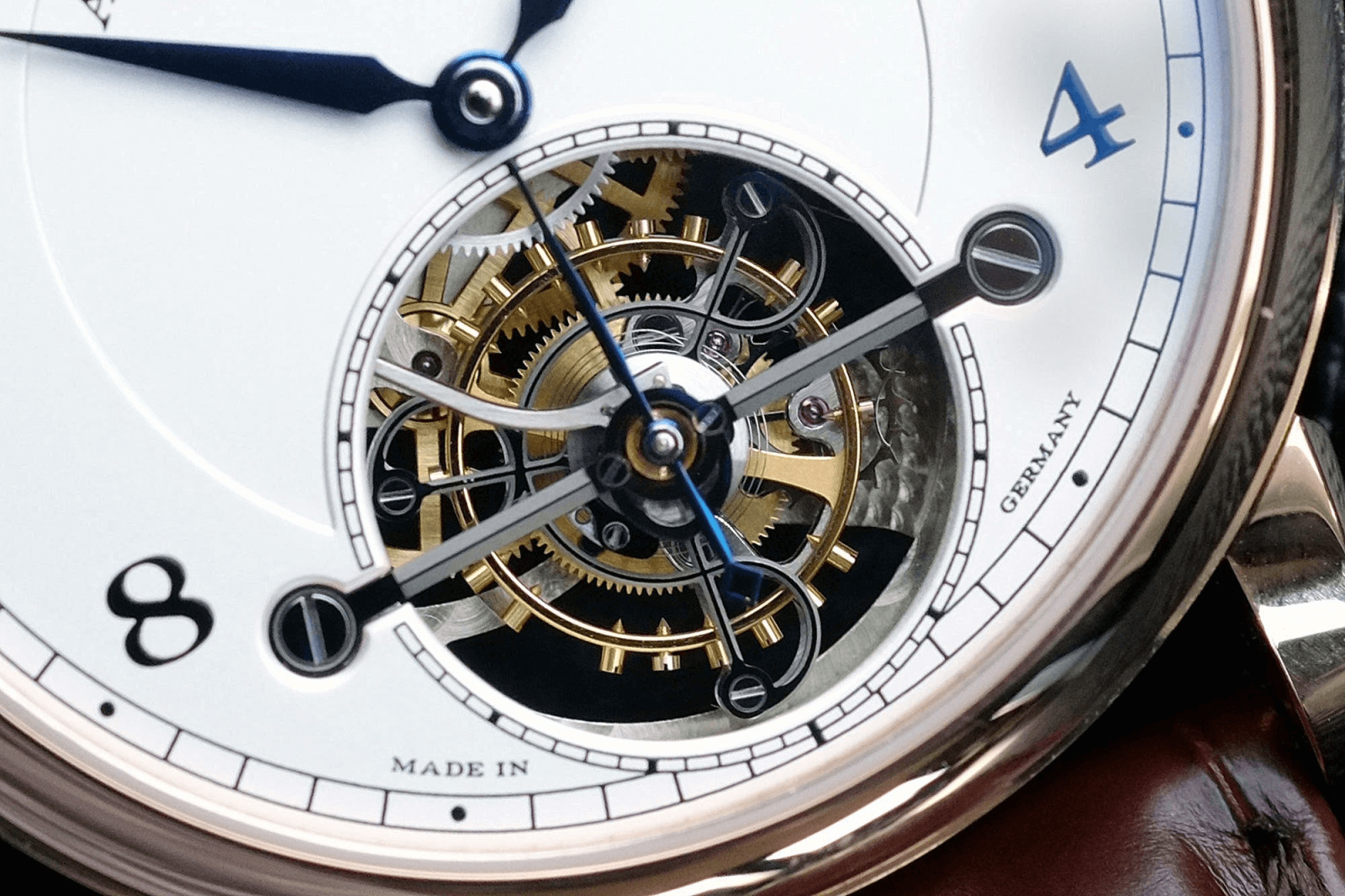 đồng hồ tourbillon có thực sự hữu dụng không 